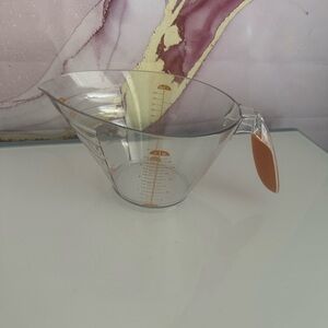 VINTAGE WILTON ORANGE HANDLED 4 CUP MEASURING CUP